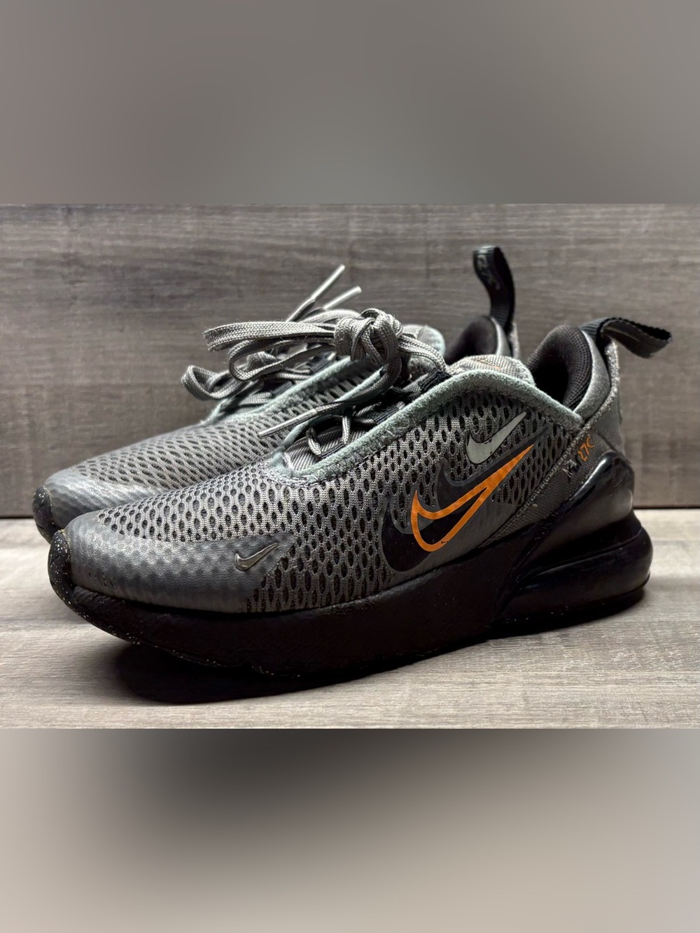 Nike Air Max 270 PS Grey Black Orange Preschool Size 11C Sneakers FN7787-001